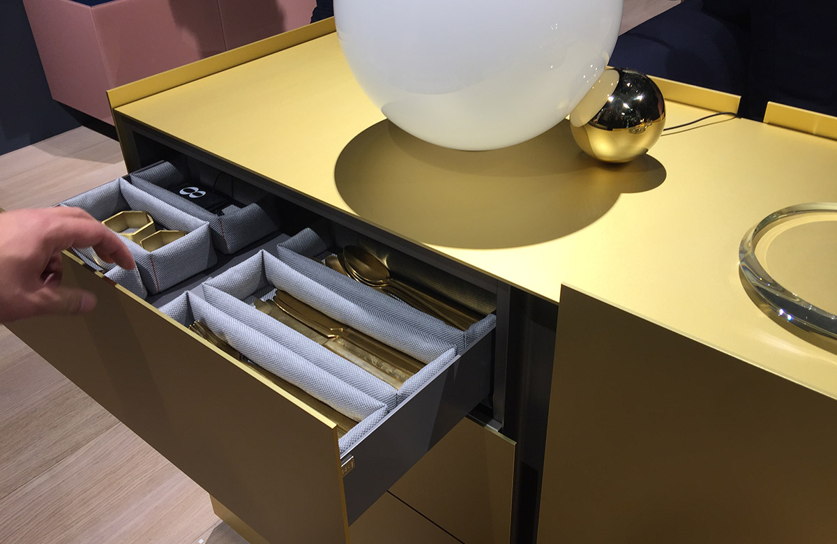 Application Of Anodized Aluminum Plate In High-end Commercial Catering Cabinets