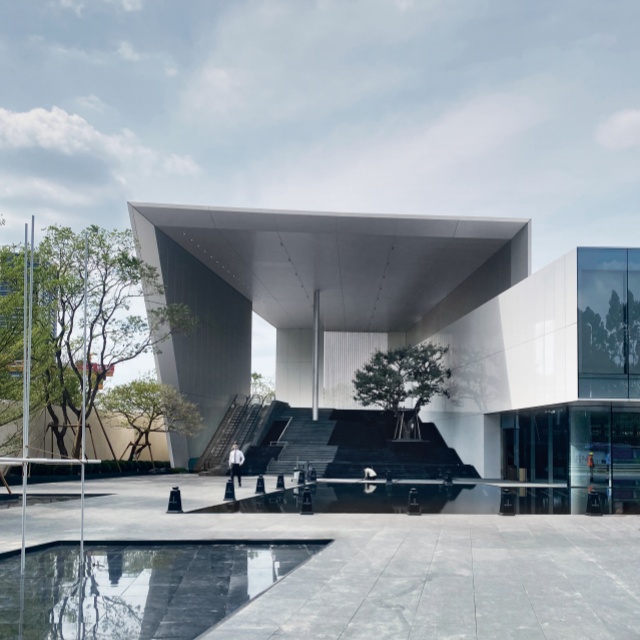 Silver anodized aluminum curtain wall (4)